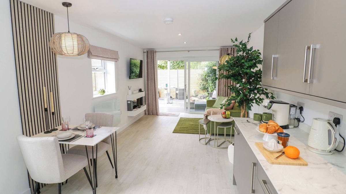 Oxhill Cottage | THE CROFT, romantic, with a garden in Shipston-On-Stour