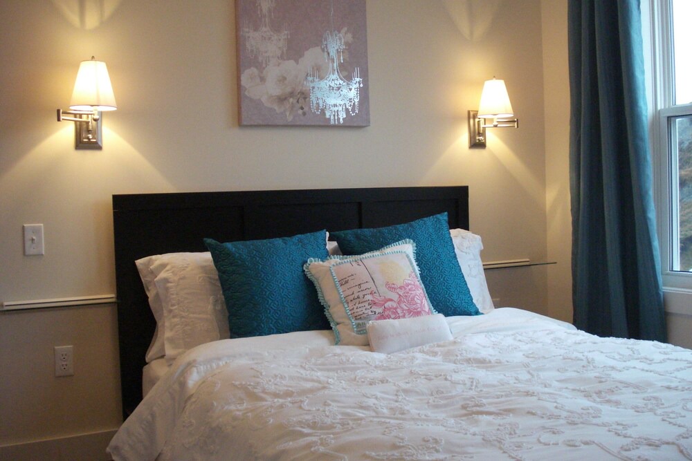 Trinity House | The Crow's Nest - Luxury Vacation Home located in the heart of Trinity