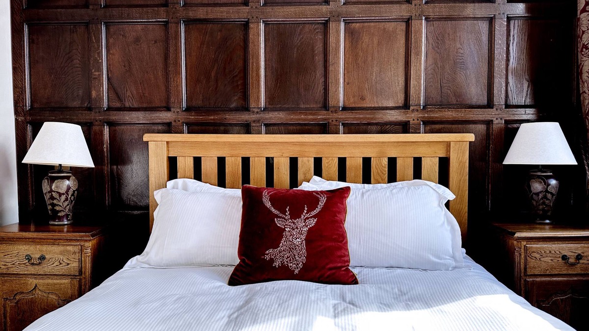 Marnhull Hotel | The Crown at Marnhull
