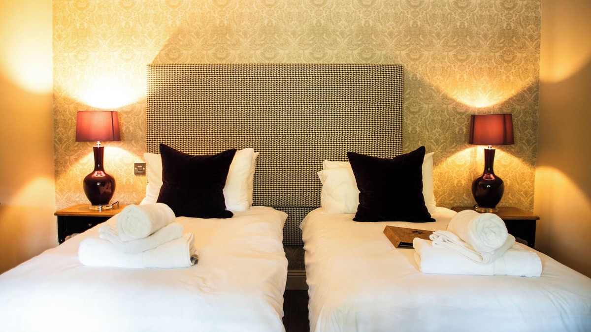 Penwood Hotel | The Crown & Garter