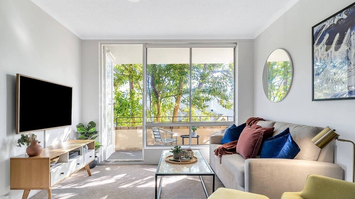 Crows Nest Apartment | 'The Crows Nest' - Stylish & Chic, North Sydney