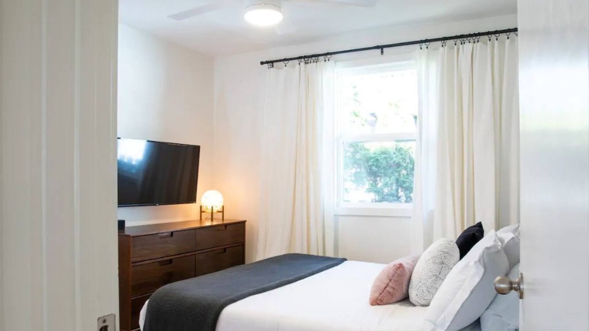 Germantown Apartment | The Crystal | Lovely, Comfy, & Super Walkable