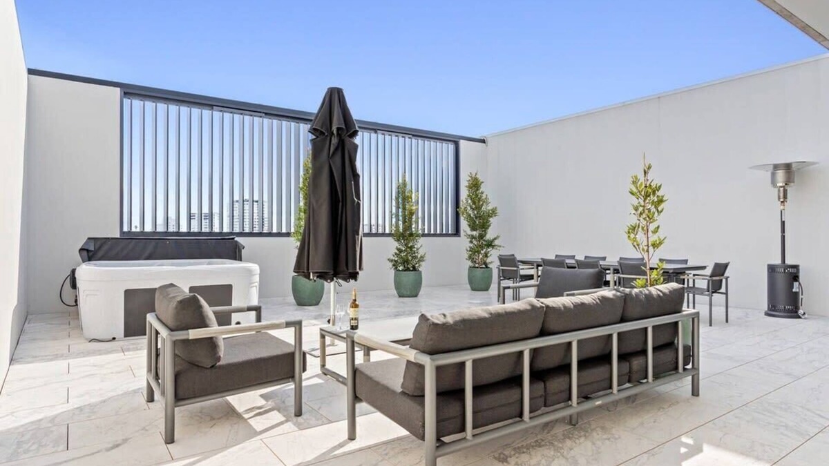 Newton House | The Cube on Upper Queen Street