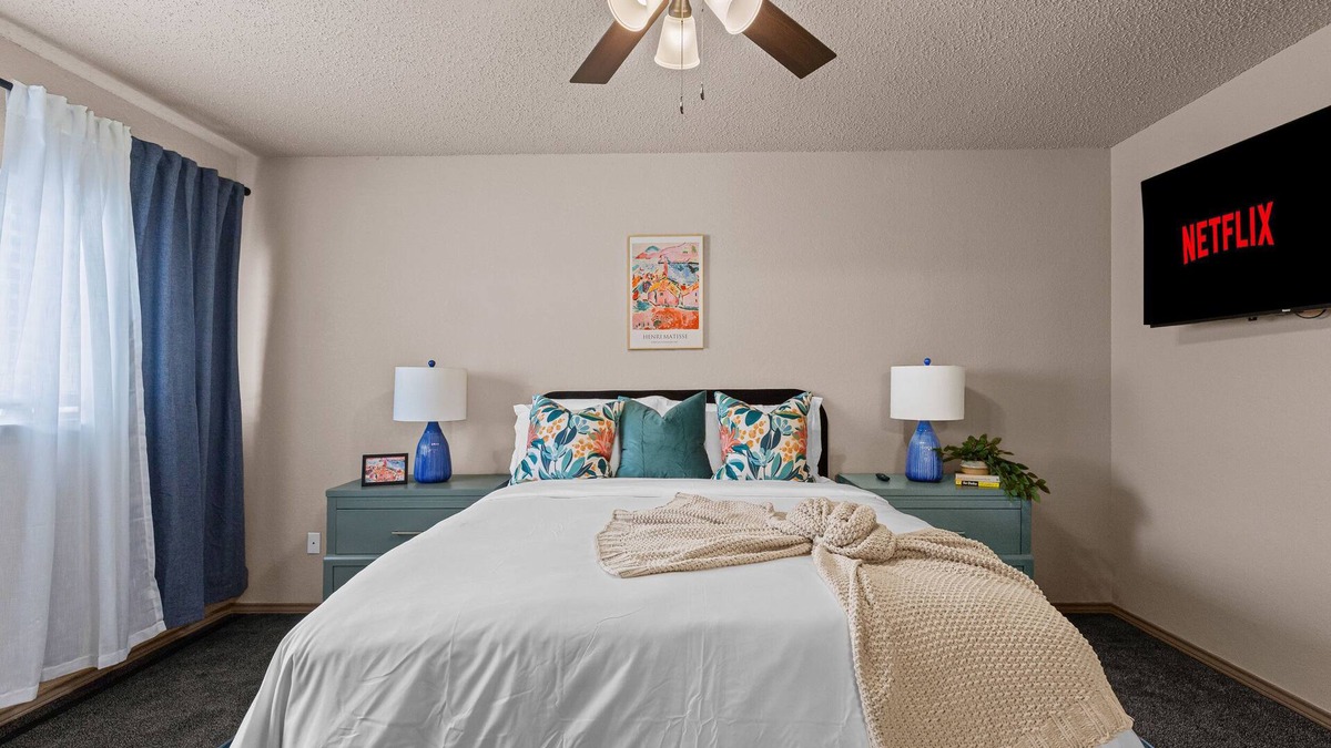 Euless House | The Curated Canvas PetsOk FencedYard Garage 《NFLX》