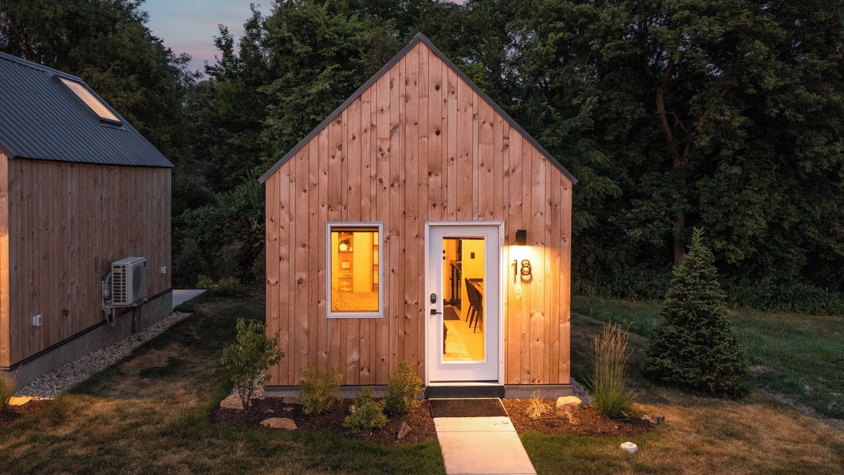 Ottawa Cabin | The Cut | 1 Bed, 1 Bath