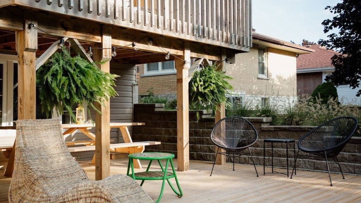 Prince Edward Apartment | The Dainty Petunia - w Modern Sauna