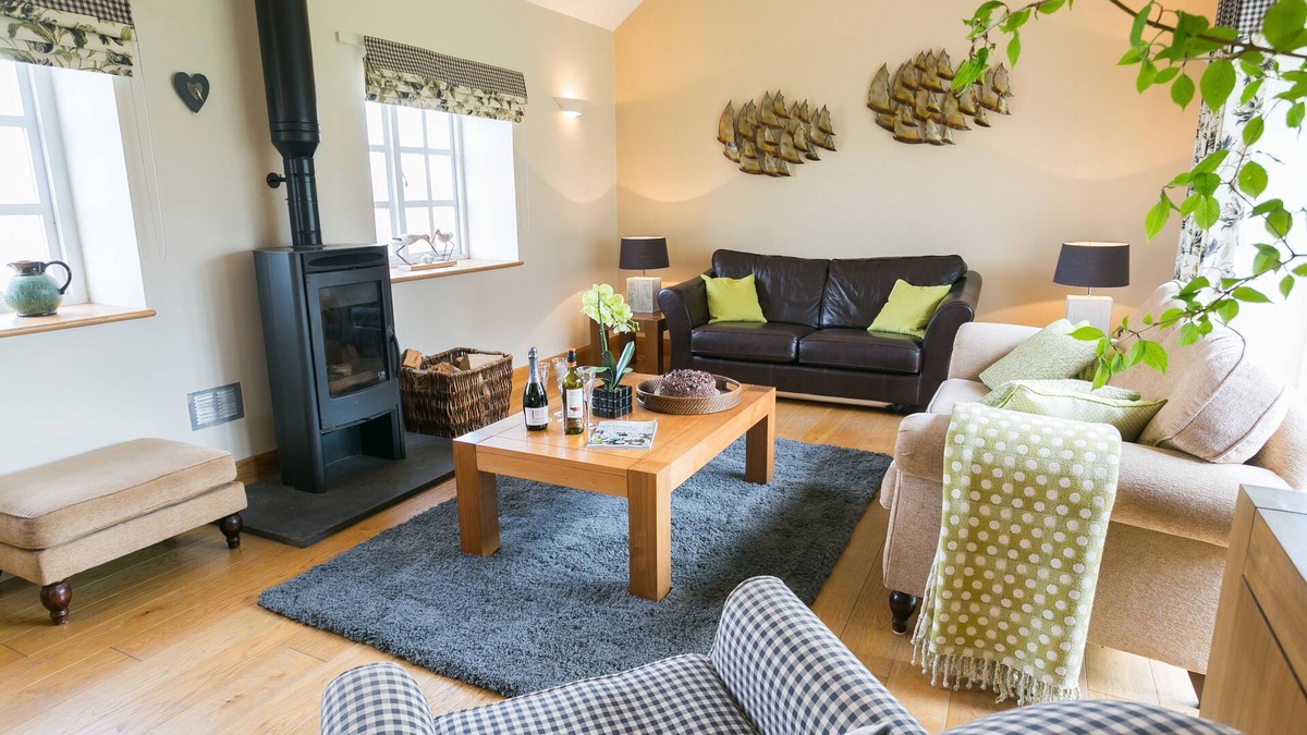 Llanfaethlu Apartment | The Dairy - an on the beach that sleeps 4 guests in 2 bedrooms