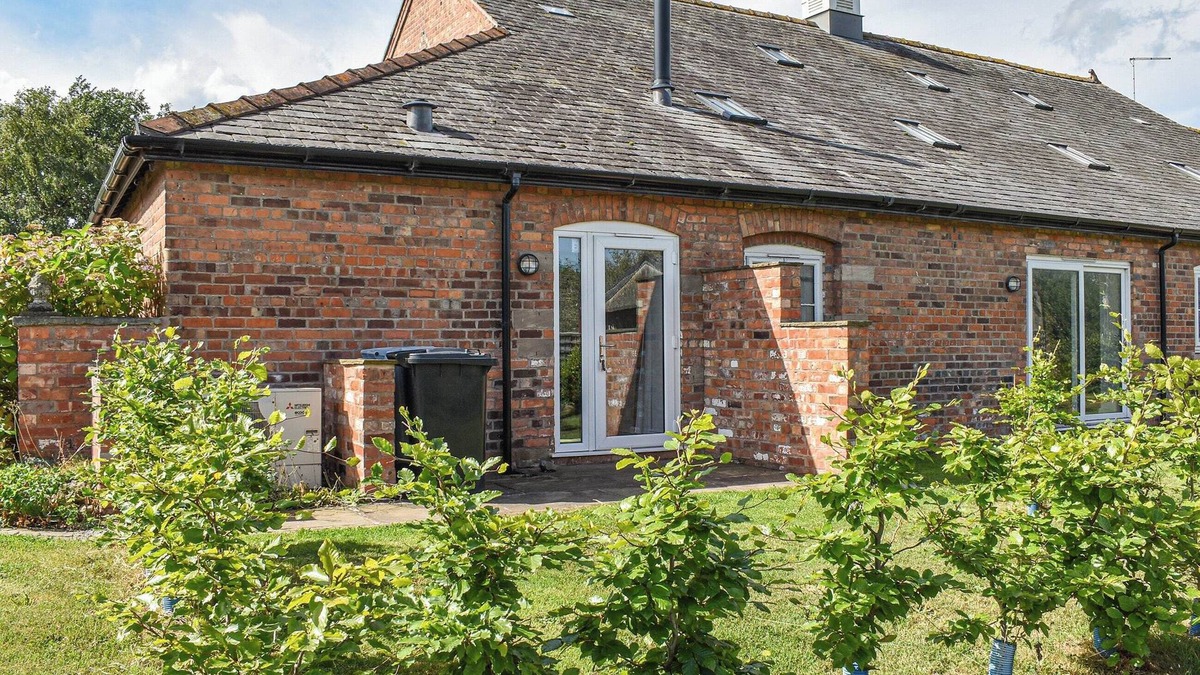 Middlewich Cottage | The Dairy at Brook House Farm-UK40631