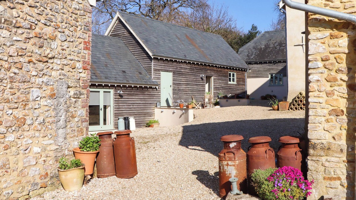 Axminster Cottage | THE DAIRY AT WYKE FARM, romantic, with a garden in Lyme Regis