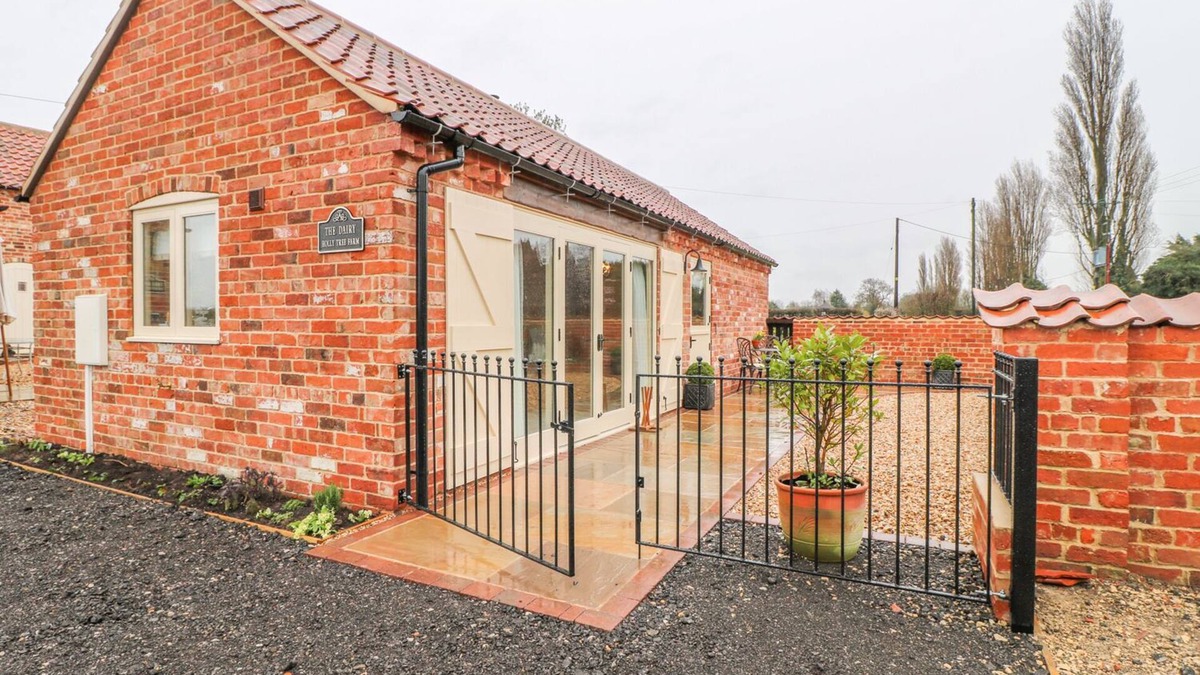 Aubourn Cottage | THE DAIRY, pet friendly, with open fire in Lincoln