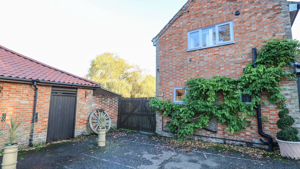 Thetford Cottage | THE DAIRY, pet friendly, character holiday cottage in Saham Hills