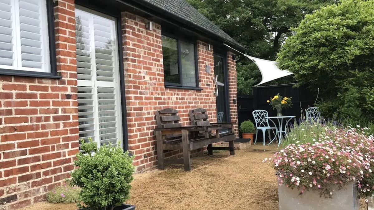 Robertsbridge Cottage | The Dairy - Spectacular views, country walks, cozy nights, pet friendly.