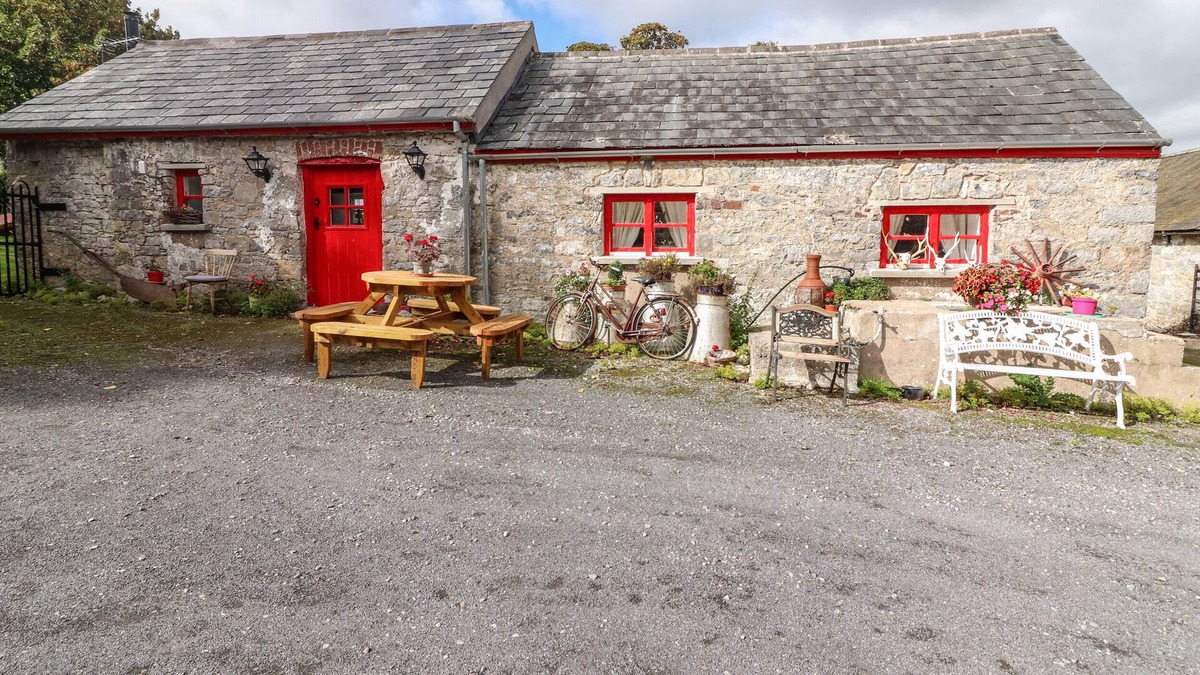 Ardfinnan Cottage | THE DAIRY, with open fire in Ardfinnan, County Tipperary