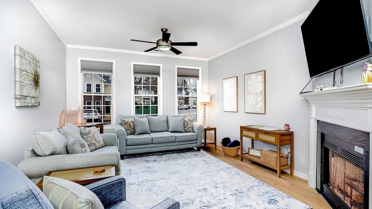 Northwest Raleigh House | The Dancing Daisy; Near Airport and Umstead; Well Appointed; Centrally Located
