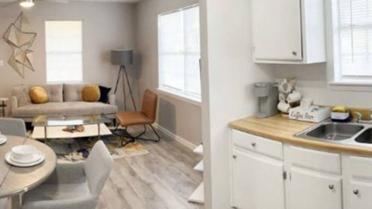 Athens House | The Daylights Suite