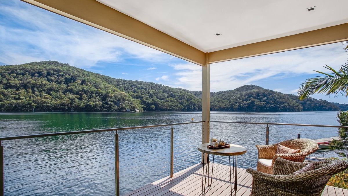 Cottage Point House | The Deckhouse, Cottage Point. Waterfront Adults Retreat.