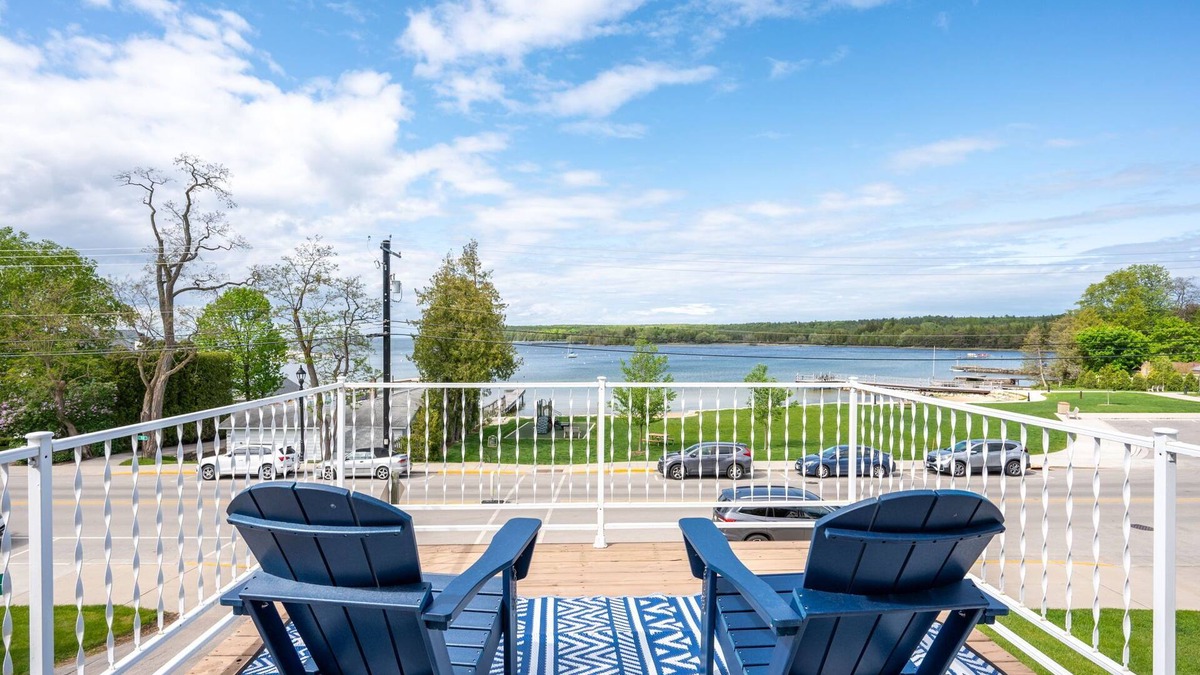Fish Creek House | The Deckhouse | Water Views, Walk Downtown, Sauna