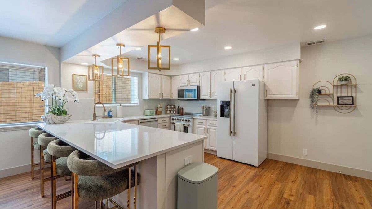 Northeast Reno House | The Deco Retreat - UNR - Pet Friendly