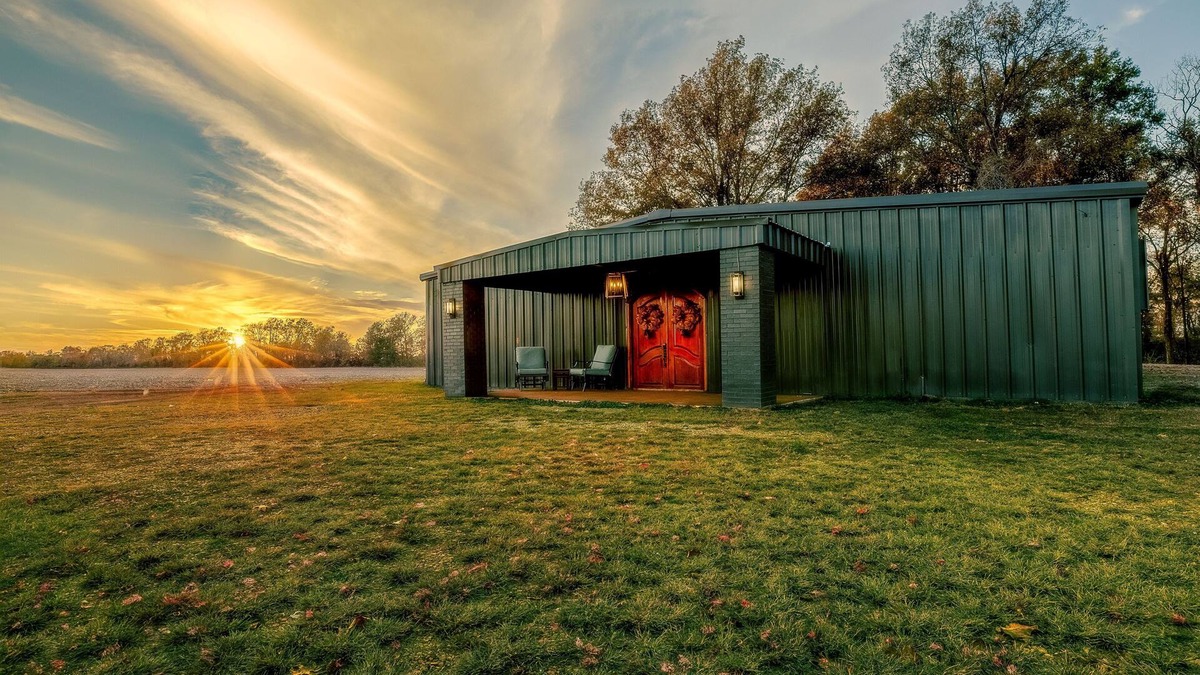 Philipp Cabin | The Delta Lodge - Greenwood, MS