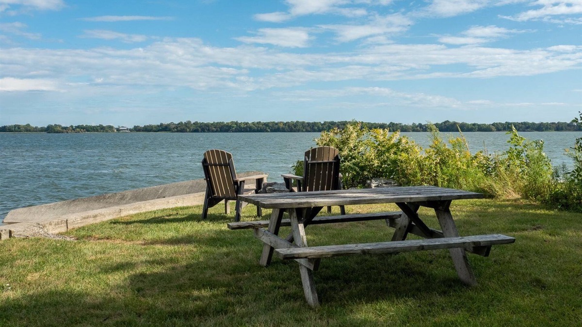 Prince Edward Cottage | The Demorestville-PEC getaway