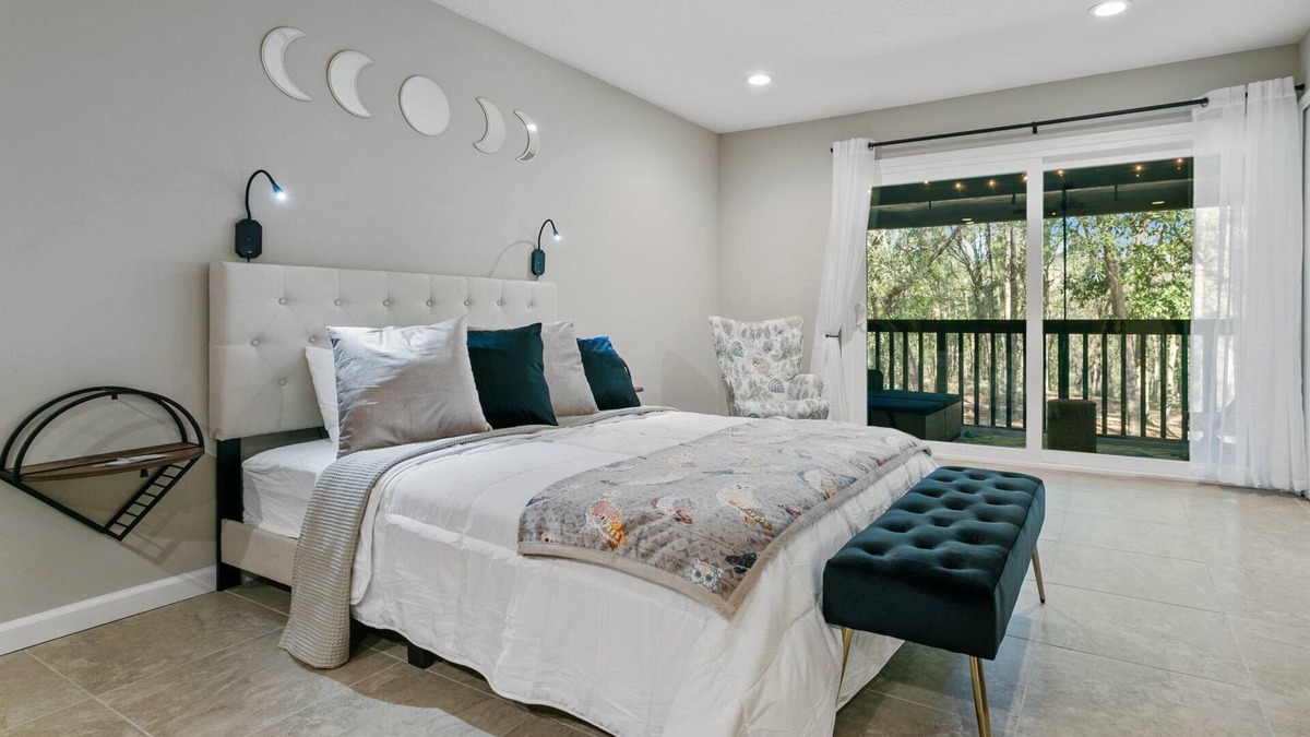 Middleburg Apartment | The Den at the Ravines |Queen Studio |Full Kitchen |Screened Balcony |Dogs Ok |Wooded Scenery |Quiet