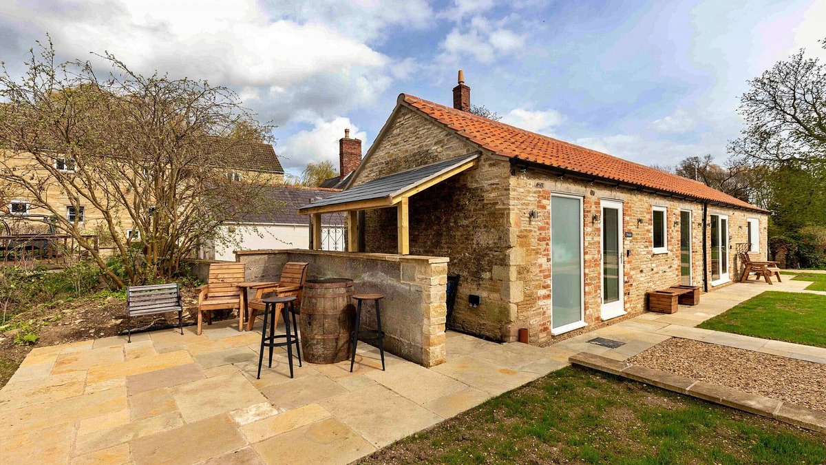 Thurlby Ski Chalet | The Den