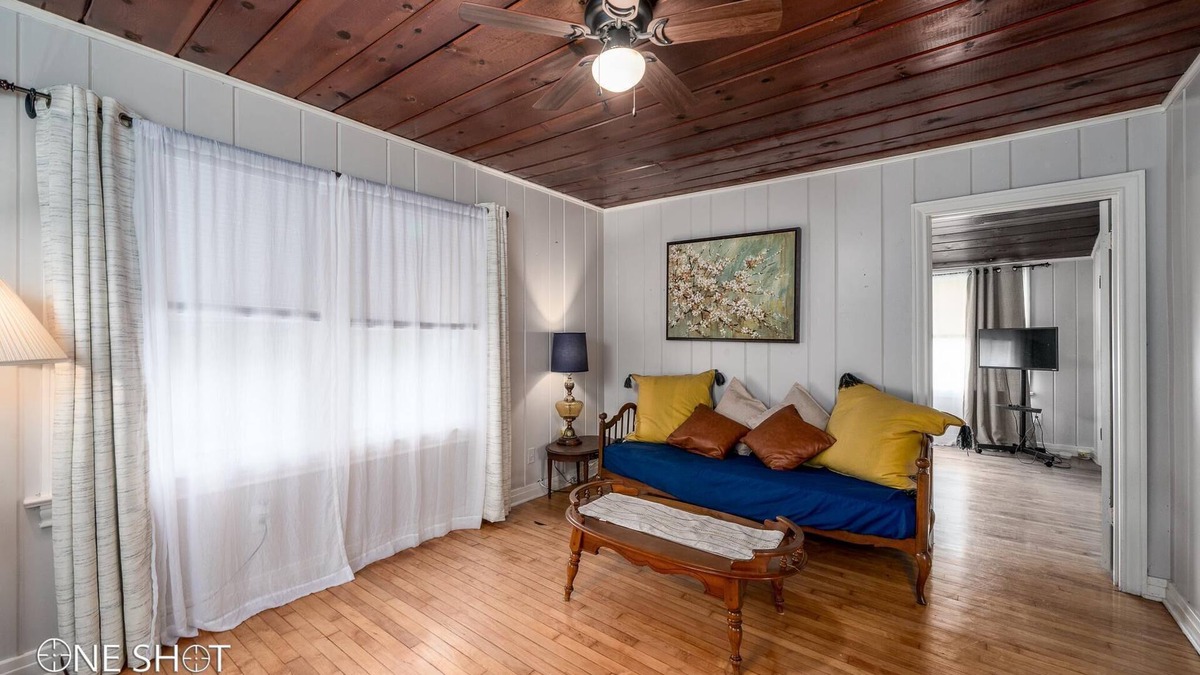 Sayles Blvd. Area Apartment | The Den in the heart of Abilene.