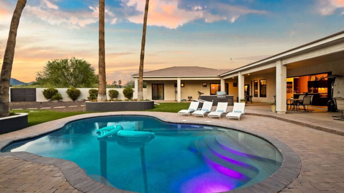 Sundown Ranchos Villa | The Desert Cove 14 Beds+Pool+Hot tub+Putt+Casita