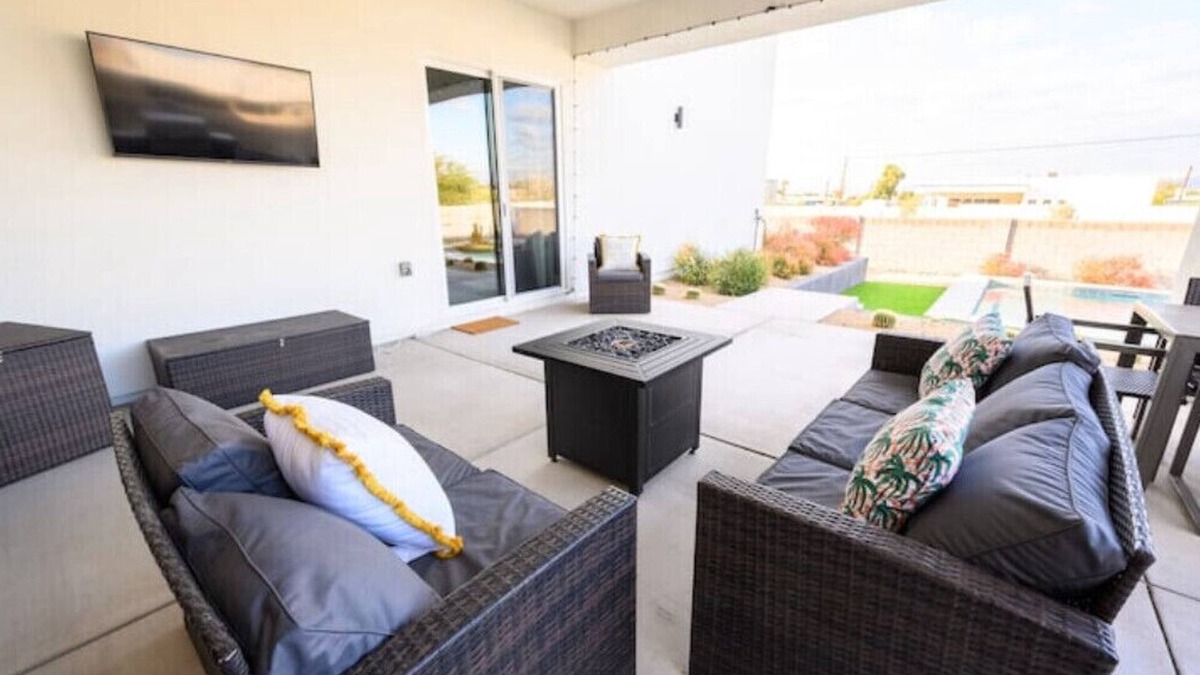 South Mountain Acres House | The Desert Escape w/heated pooln