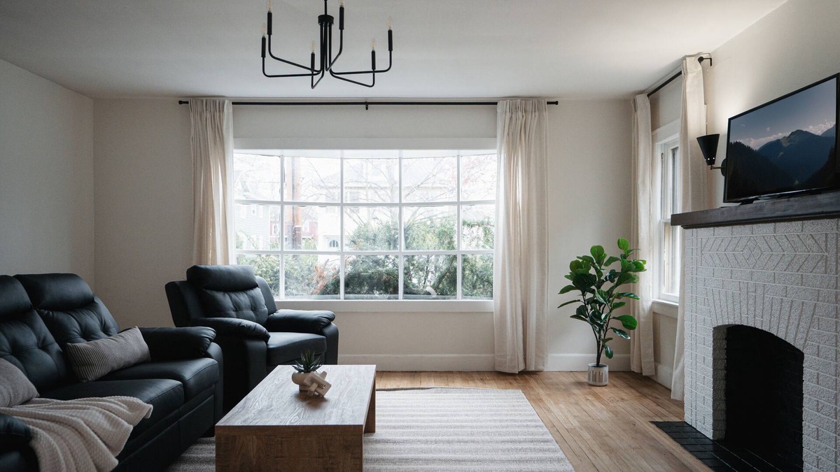 Binghamton Apartment | The Designers Apartment - 5 Minutes to Downtown