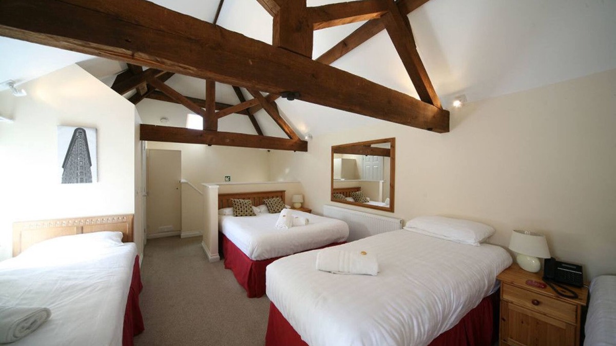Lower Wick Hotel | The Dewdrop Inn