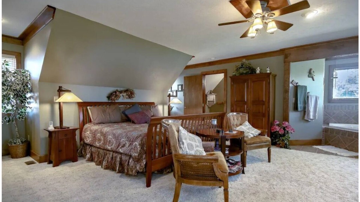 Marshfield Cabin | The Dickey House, Prairie Suite