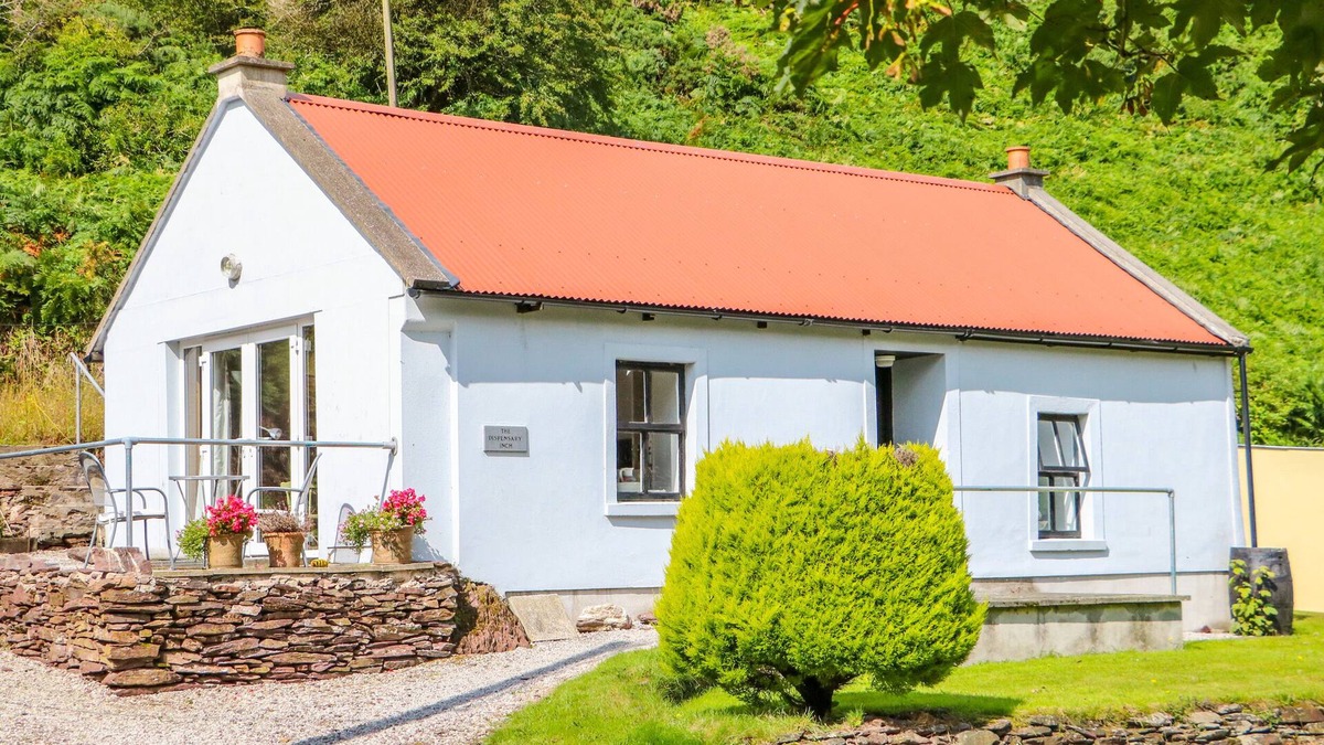 Killeagh Cottage | THE DISPENSARY, pet friendly, with a garden in Killeagh, County Cork