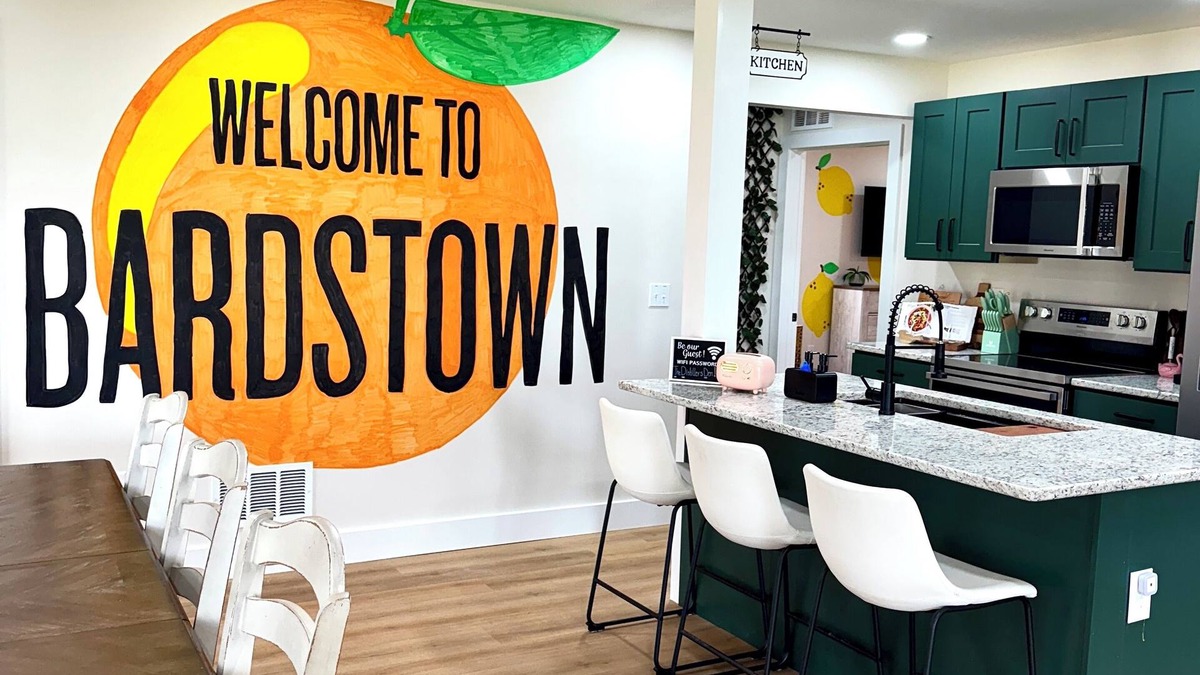 Bardstown House | The Distillers Den- Hottub, Gameroom, Barndo, IN BARDSTOWN