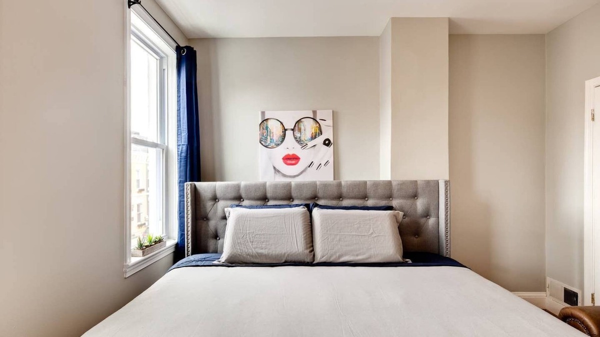 H Street Corridor Bed & Breakfast | THE DISTRICT EXPLORER!! National Mall,CAPITAL HILL, H st, Union Station Unit B