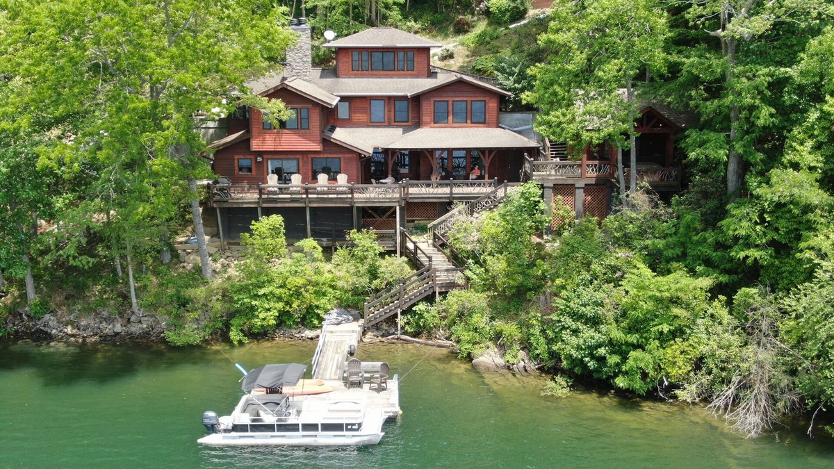 Topton House | 'The Dock House' a Nantahala Lake Front Home nSummer 2025 dates still available!