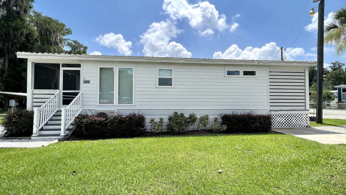 Clermont House | The Dockside House - Lakeside Tiny Home Near Orlando