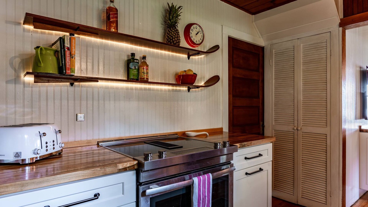 Clear Lake Cottage | The Doctors Cottage - Vacation Back In Time