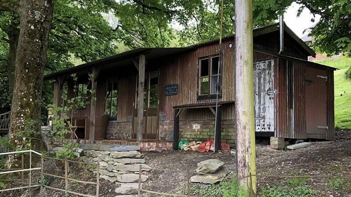 Graigfechan Apartment | The Doghouse at Faraway Follies