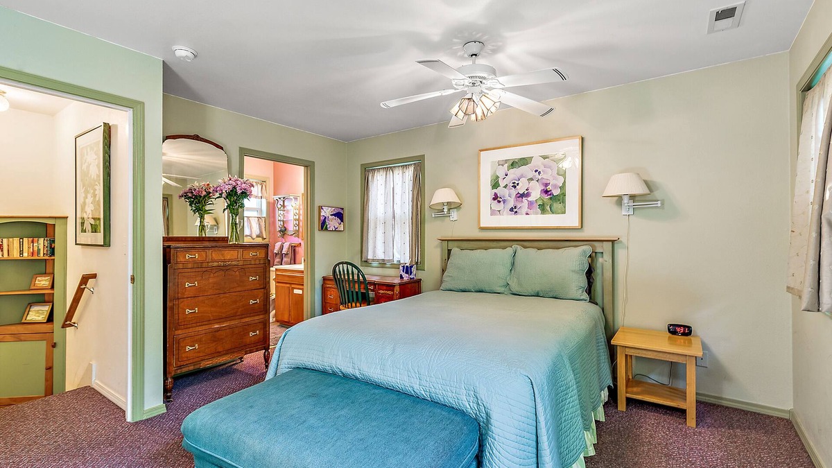 Siskiyou-Hargadine Historic District Apartment | The Dogwood Suite at Tudor House Vacation Rentals