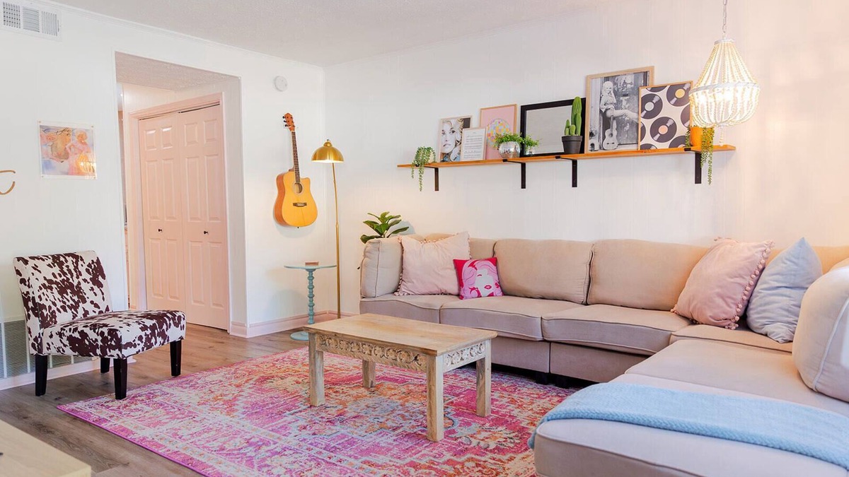 Covington House | The Dolly- 1/2 mi from Covington Square