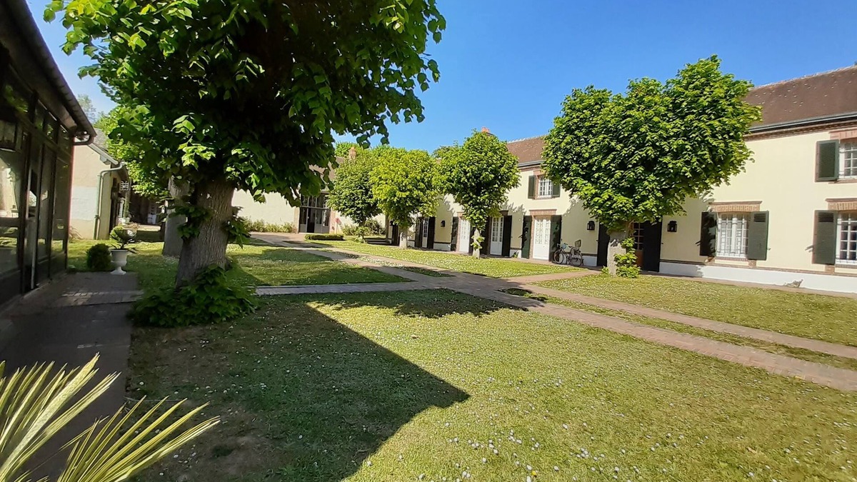 Mezieres-en-Drouais House | The domain of the lake