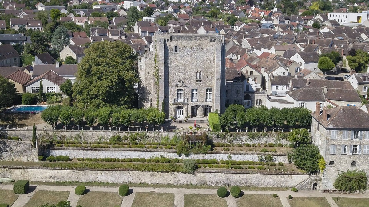 Moret-sur-Loing Other | The Donjon de Moret, a historic, rare, magical and exceptional place