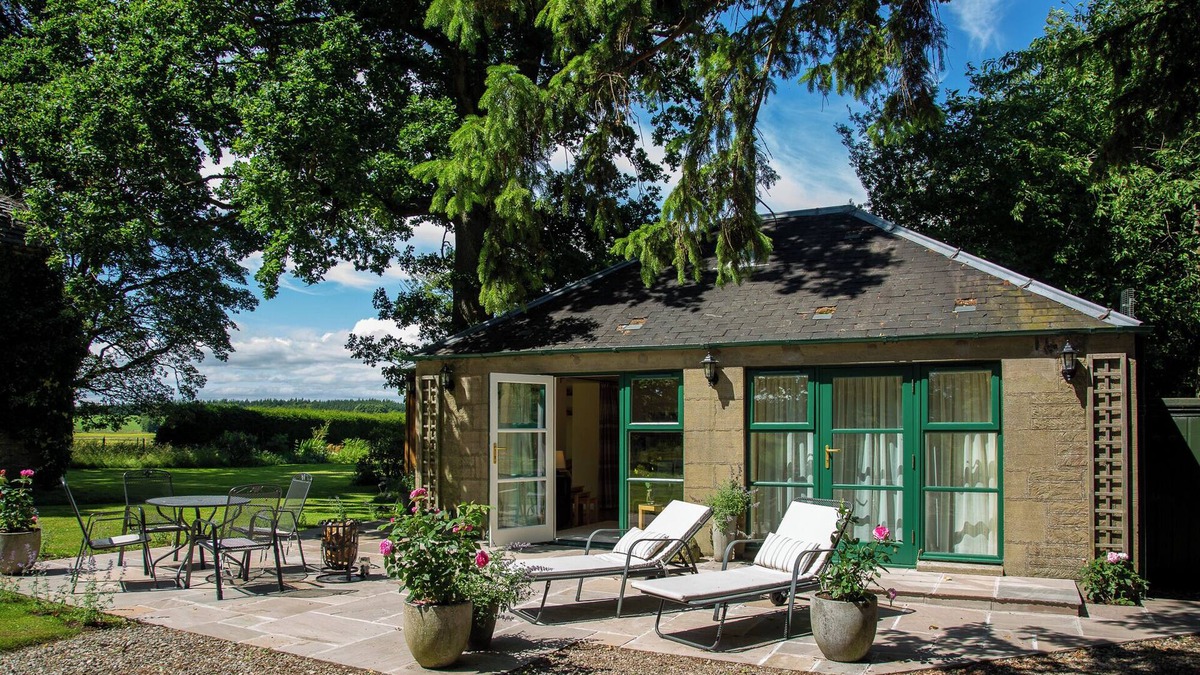 Dunning Cottage | The Doocot is a luxury rural retreat for couples.