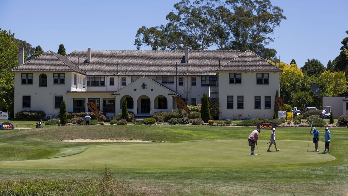Moss Vale Bed & Breakfast | The Dormie House - On The Golf Course