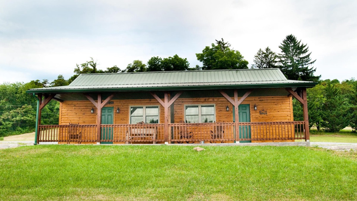 Flintstone Ski Chalet | The double cabin has 2 queen beds, 1 king bed, 1 sleep sofa for 1 child. Cabin has common porch and each unit has a private entrance.