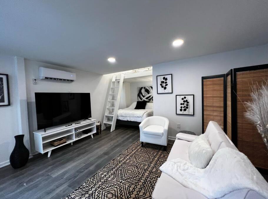 Stallings Villa | The Double Door Inn