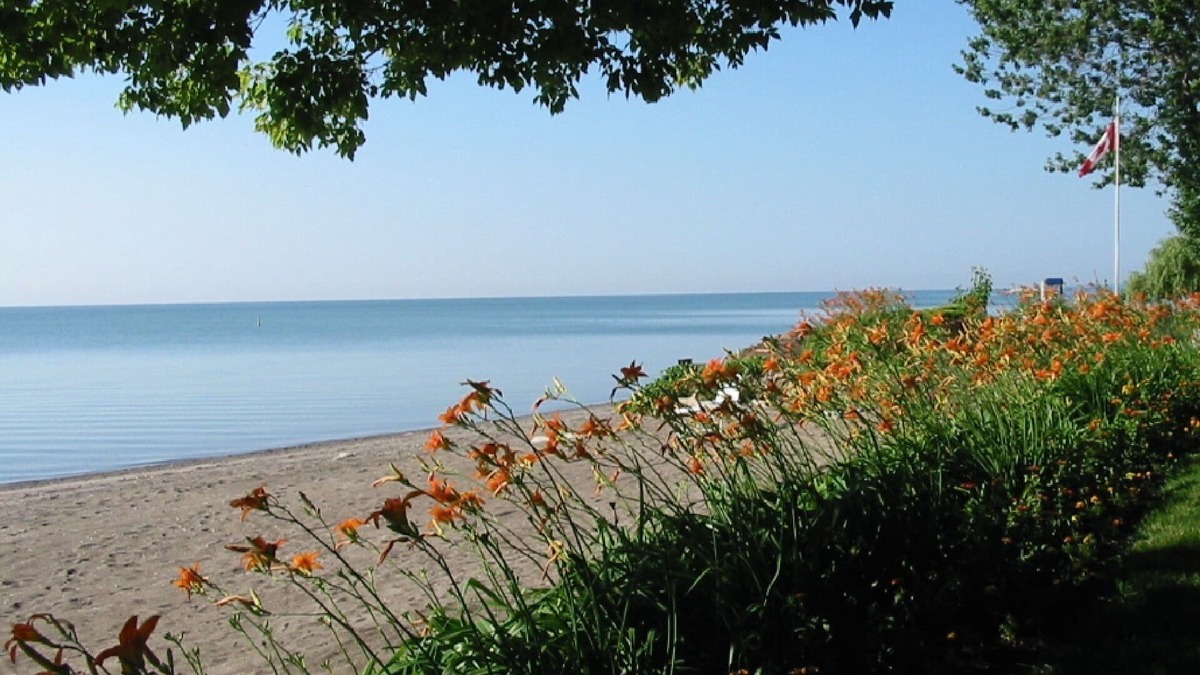 Wheatley Cottage | The Douglas Family Cottage - Perfect Waterfront Getaway with Large Beach