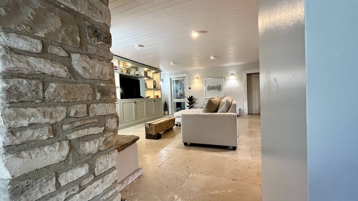 Brimpsfield House | The Dovetail - Cotswold Living