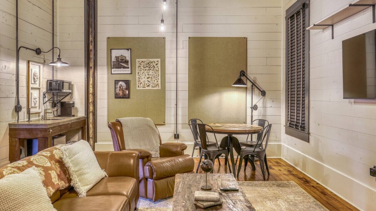 Brenham Hotel | The downtown Brenham Schoolhouse Hotel, Suite 2